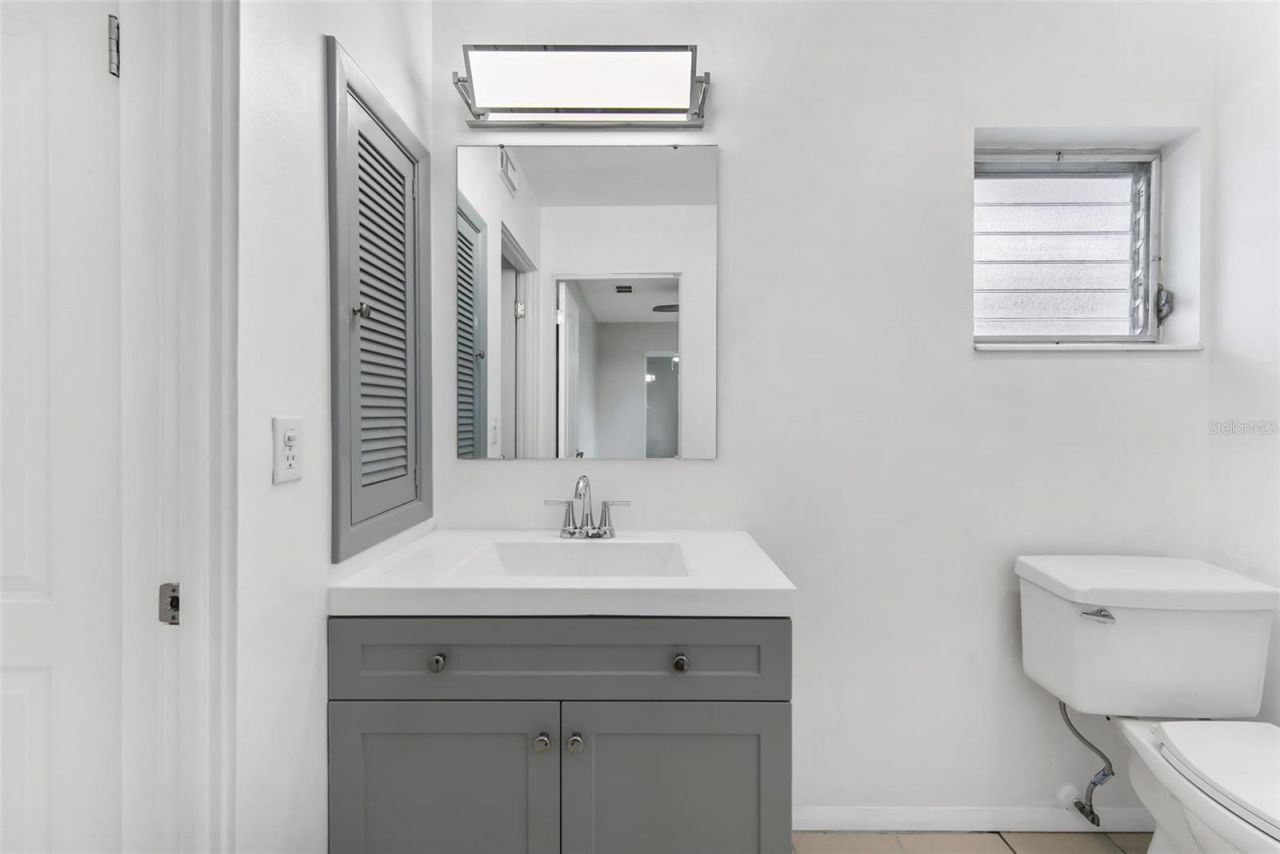 3915 Schwalbe Drive, Unit 128, Sarasota, FL 34235 Photo