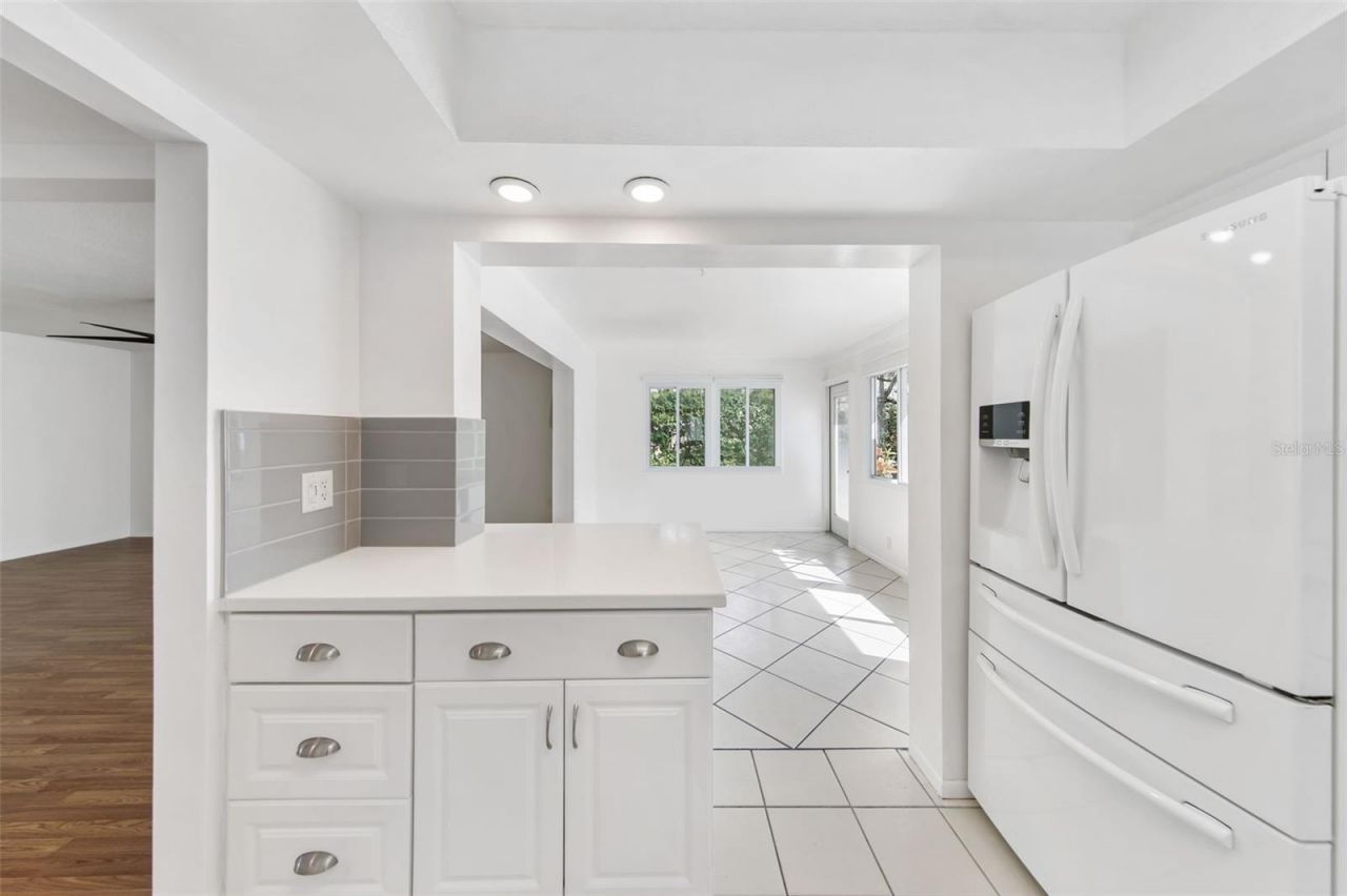 3915 Schwalbe Drive, Unit 128, Sarasota, FL 34235 Photo