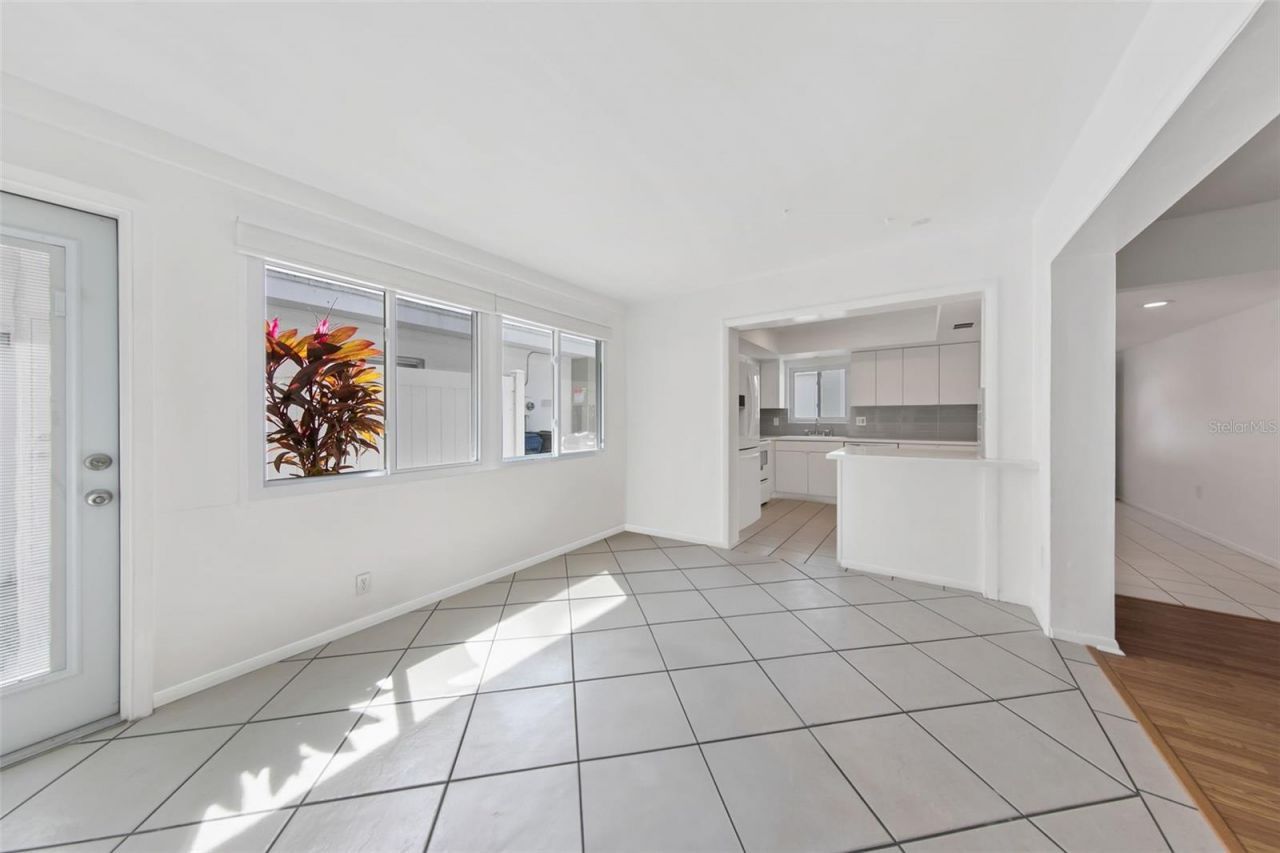 3915 Schwalbe Drive, Unit 128, Sarasota, FL 34235 Photo