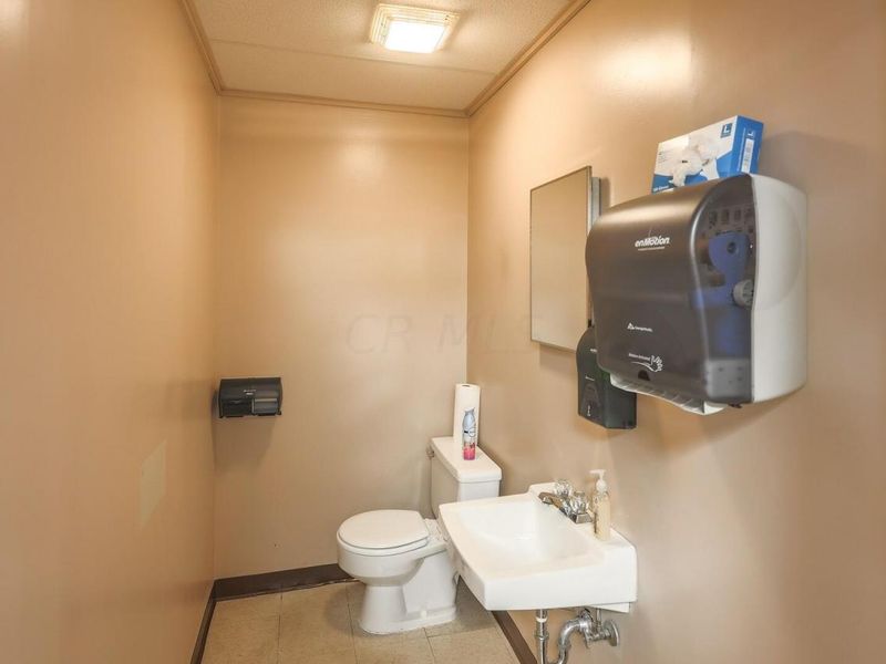 5830 N High Street, Worthington, OH 43085 Photo 10