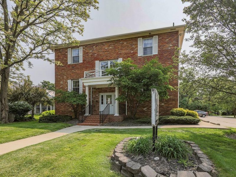 5830 N High Street, Worthington, OH 43085 Photo 2