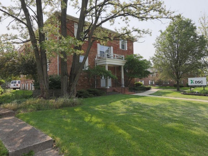 5830 N High Street, Worthington, OH 43085 Photo 3