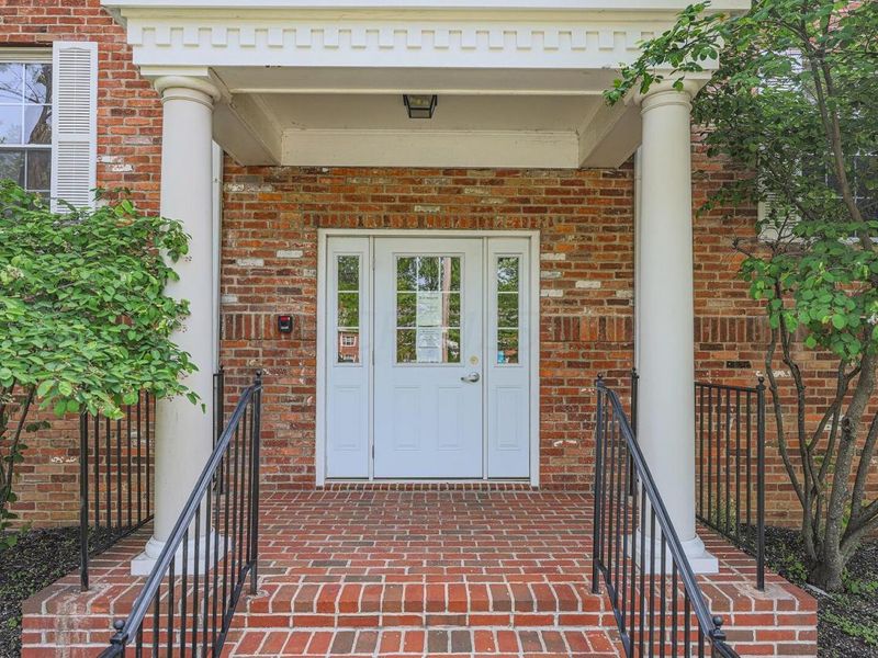 5830 N High Street, Worthington, OH 43085 Photo 4