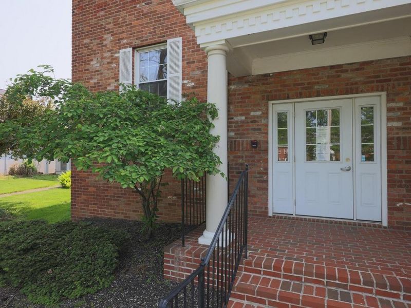 5830 N High Street, Worthington, OH 43085 Photo 5