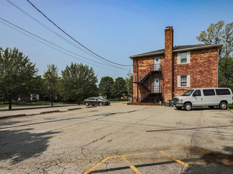 5830 N High Street, Worthington, OH 43085 Photo 6