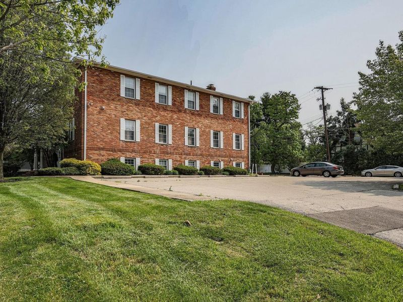 5830 N High Street, Worthington, OH 43085 Photo 8