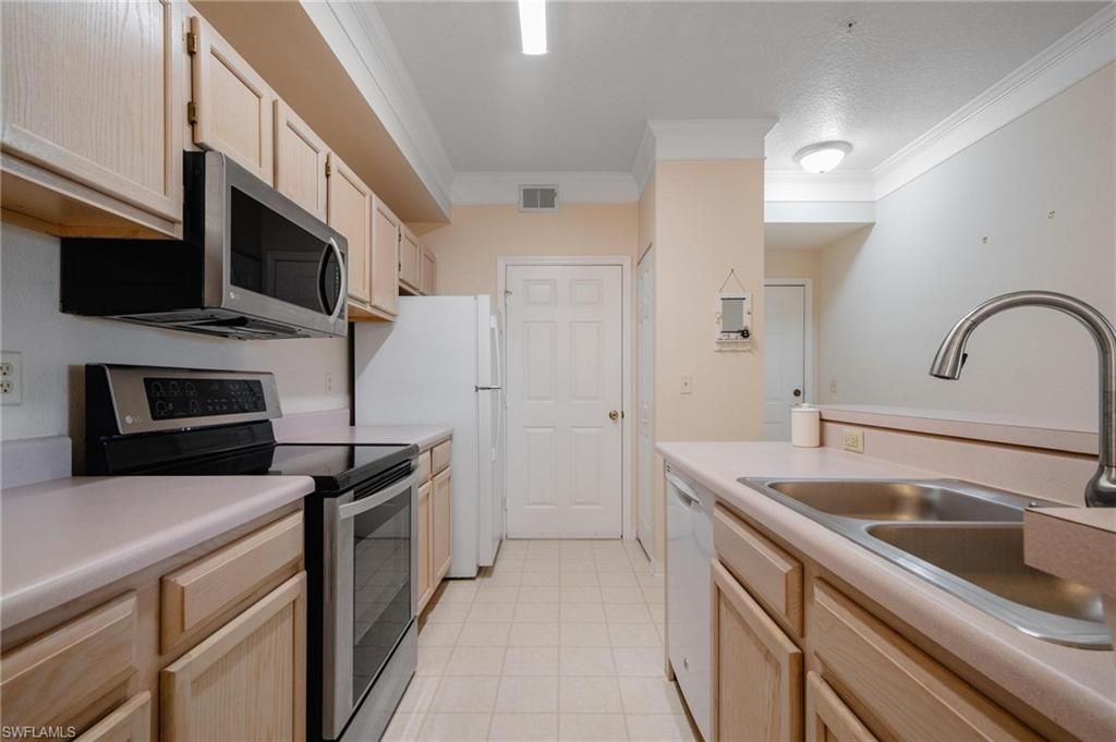 11490 Villa Grand, Unit 221, Fort Myers, FL 33913 Photo