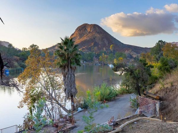 2026 Lakeshore Drive, Agoura Hills, CA 91301