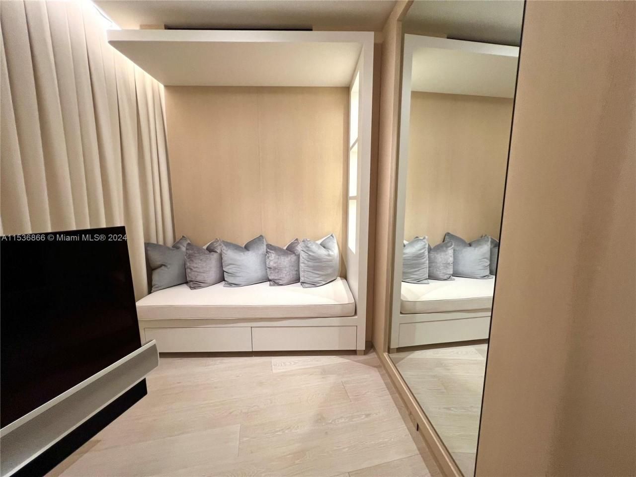 18555 Collins Ave, Unit 3501, Sunny Isles Beach, FL 33160 Photo