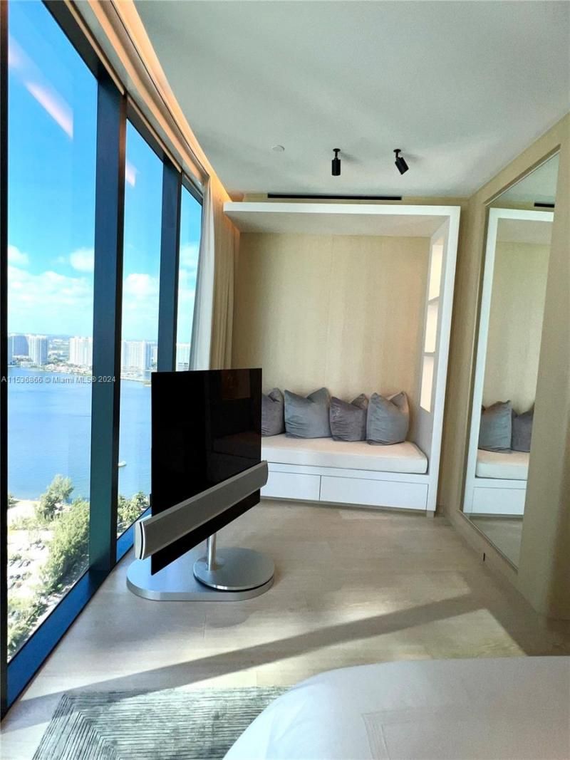 18555 Collins Ave, Unit 3501, Sunny Isles Beach, FL 33160 Photo