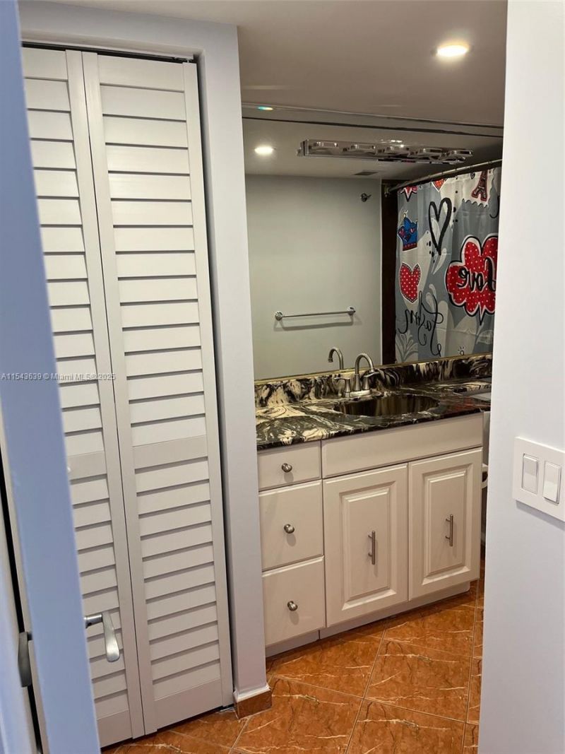 2801 NE 183rd St, Unit 2103W, Aventura, FL 33160 Photo