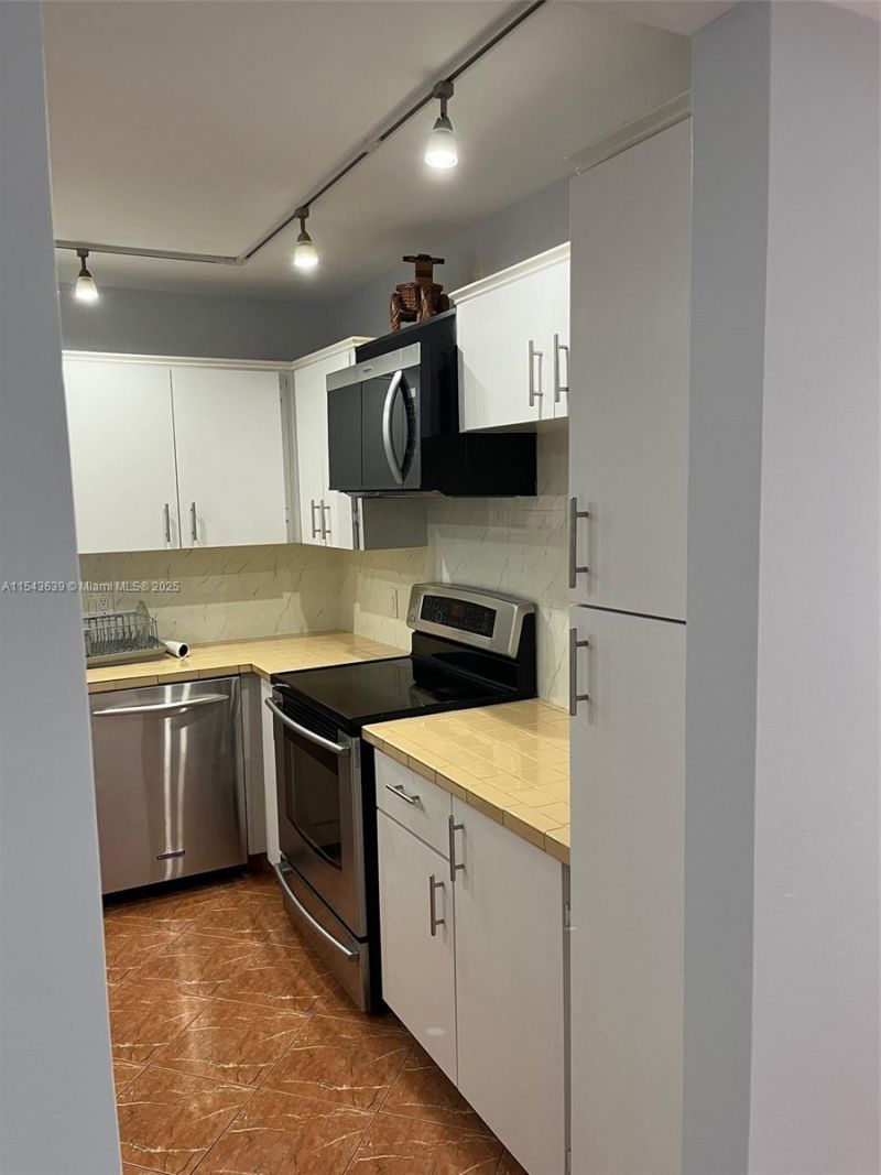 2801 NE 183rd St, Unit 2103W, Aventura, FL 33160 Photo