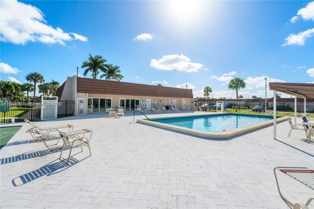 5775 W Fernley Dr W, Unit 107, Palm Beach, FL 33415 Photo