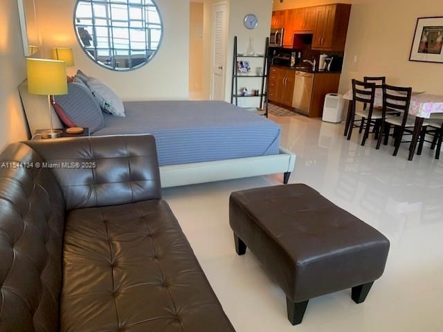 100 Lincoln Rd, Unit 819, Miami Beach, FL 33139 Photo