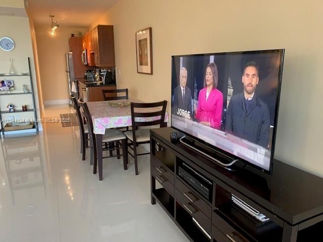 100 Lincoln Rd, Unit 819, Miami Beach, FL 33139 Photo