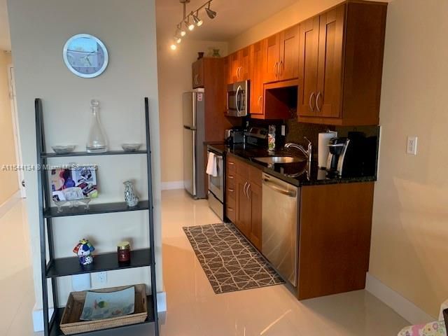 100 Lincoln Rd, Unit 819, Miami Beach, FL 33139 Photo
