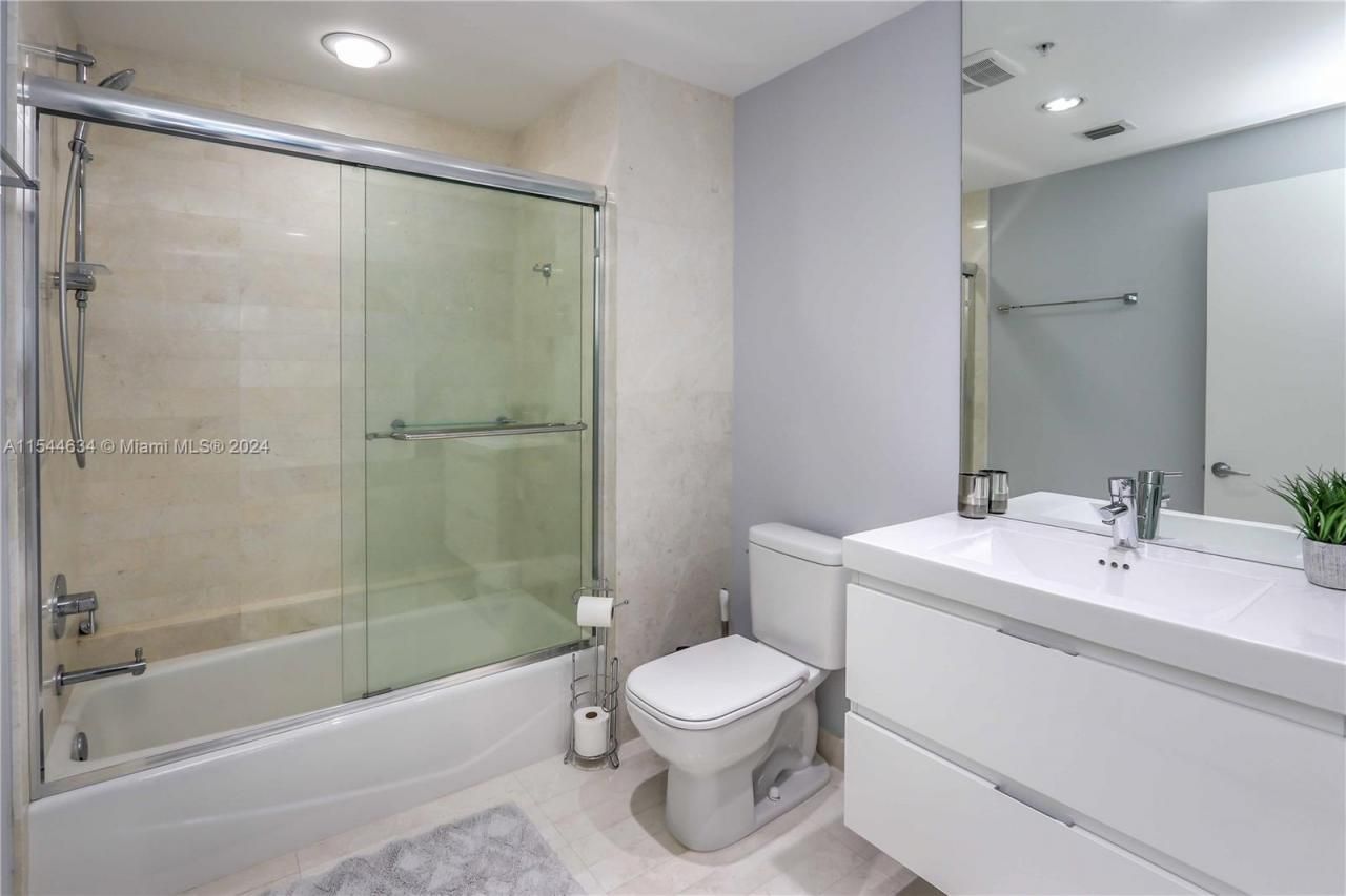 17301 Biscayne Blvd, Unit 1201, North Miami Beach, FL 33160 Photo