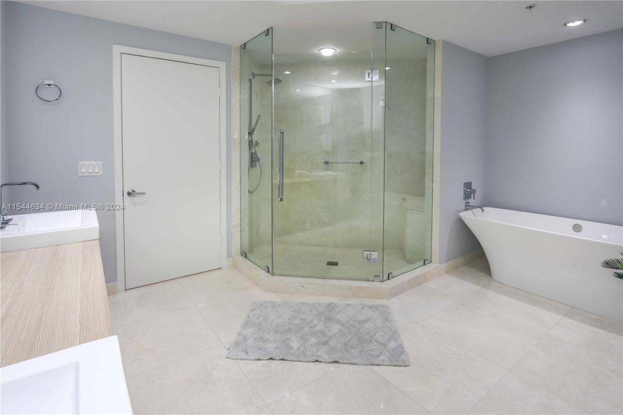 17301 Biscayne Blvd, Unit 1201, North Miami Beach, FL 33160 Photo