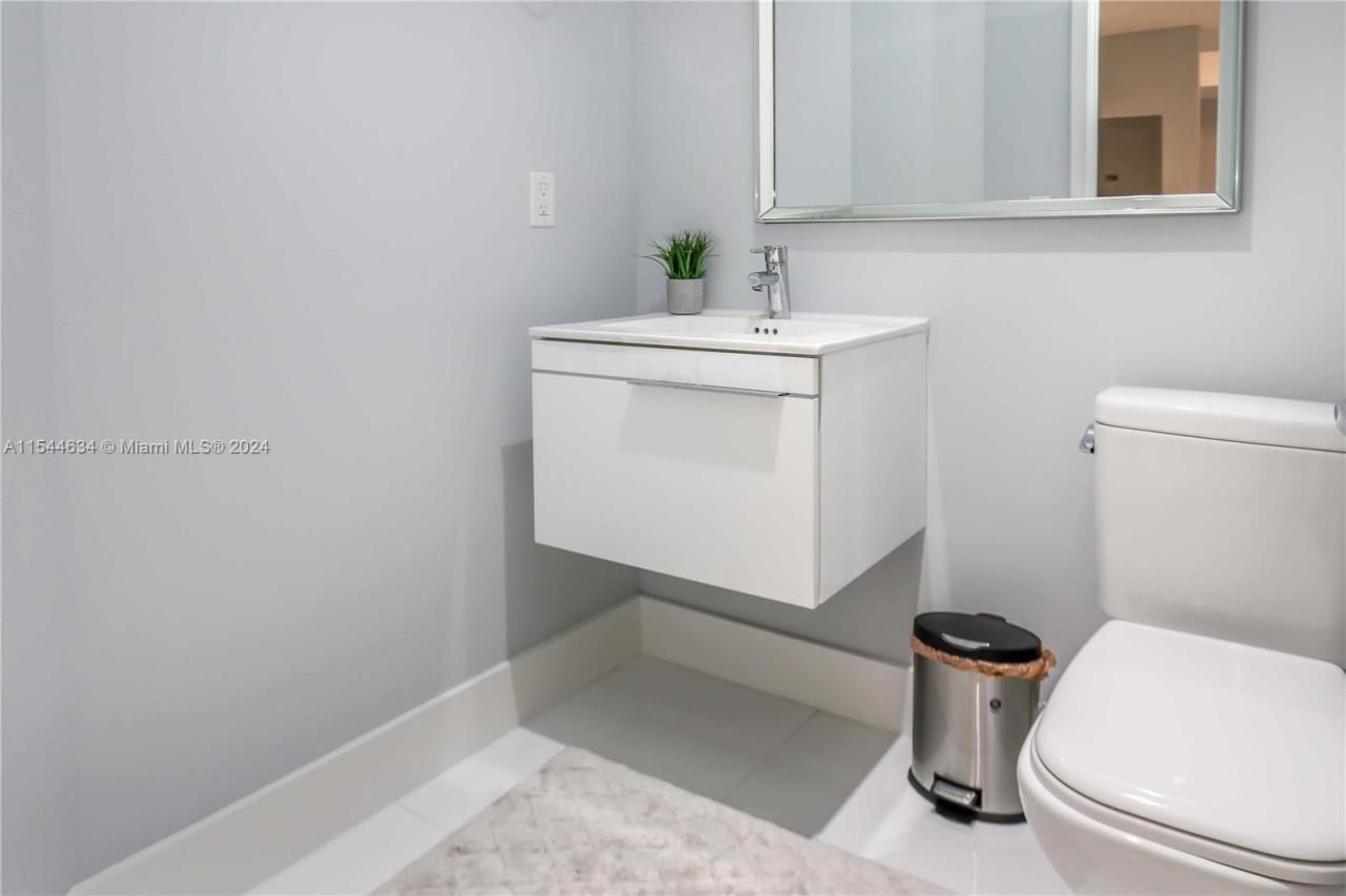 17301 Biscayne Blvd, Unit 1201, North Miami Beach, FL 33160 Photo