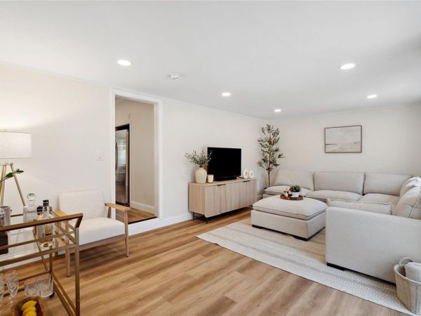 28 Argonne West Road, Hampton Bays, NY 11946