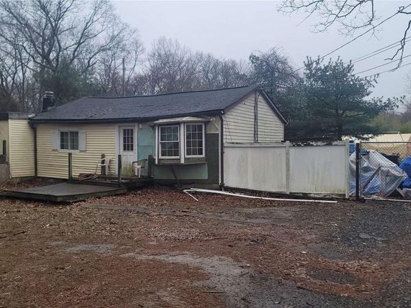 222 Country Road, Medford, NY 11763