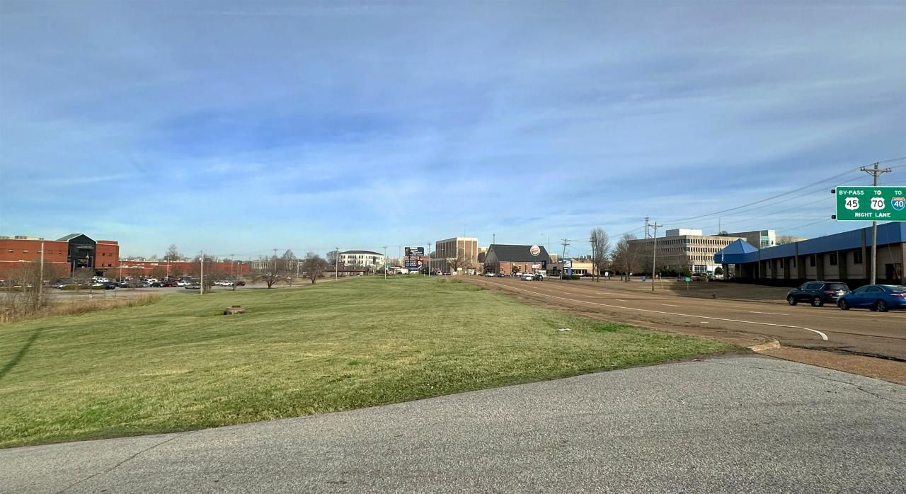 499 S Highland Avenue, Jackson, TN 38301 Main Photo