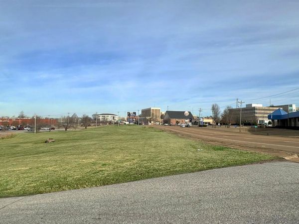 499 S Highland Avenue, Jackson, TN 38301