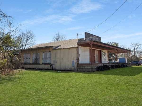 715 E 2nd St., Hattiesburg, MS 39401