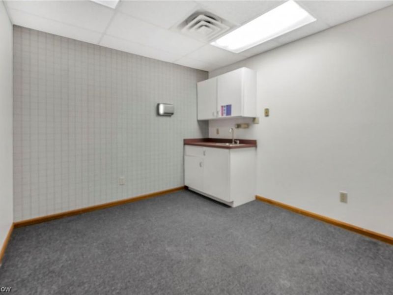 33398 Walker, Unit D, Avon Lake, OH 44012 Photo 11