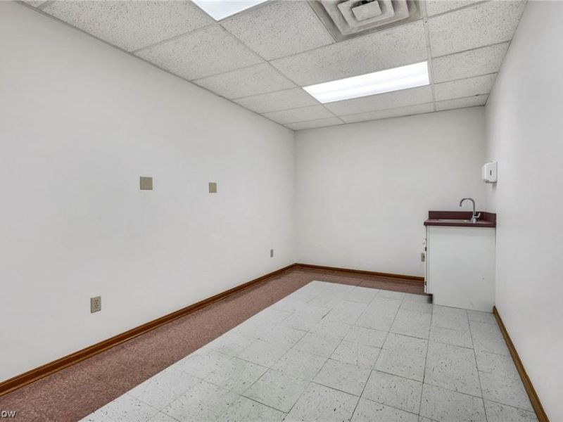 33398 Walker, Unit D, Avon Lake, OH 44012 Photo 21