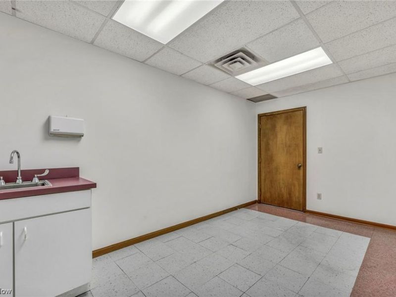 33398 Walker, Unit D, Avon Lake, OH 44012 Photo 22