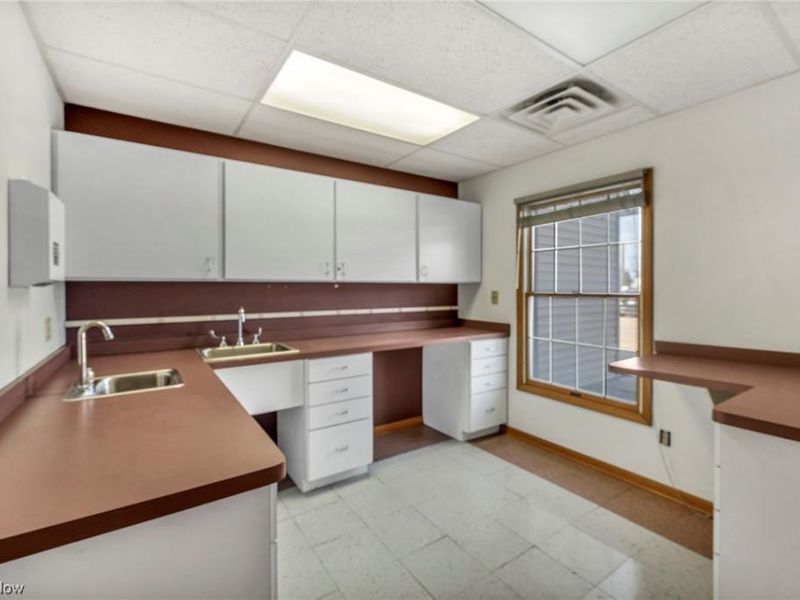 33398 Walker, Unit D, Avon Lake, OH 44012 Photo 26