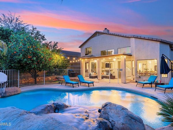 1125 E IRMA Lane, Phoenix, AZ 85024
