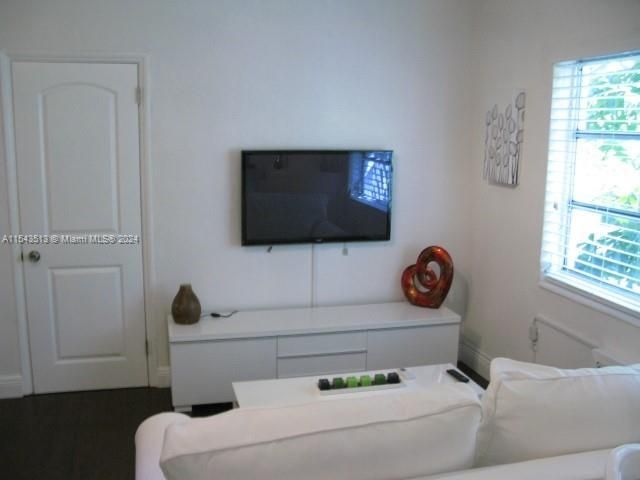 1525 Meridian Ave, Unit 207, Miami Beach, FL 33139 Photo
