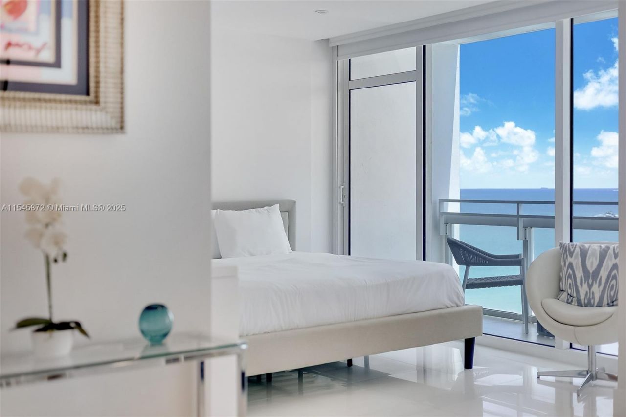 6801 Collins Ave, Unit 1206, Miami Beach, FL 33141 Photo