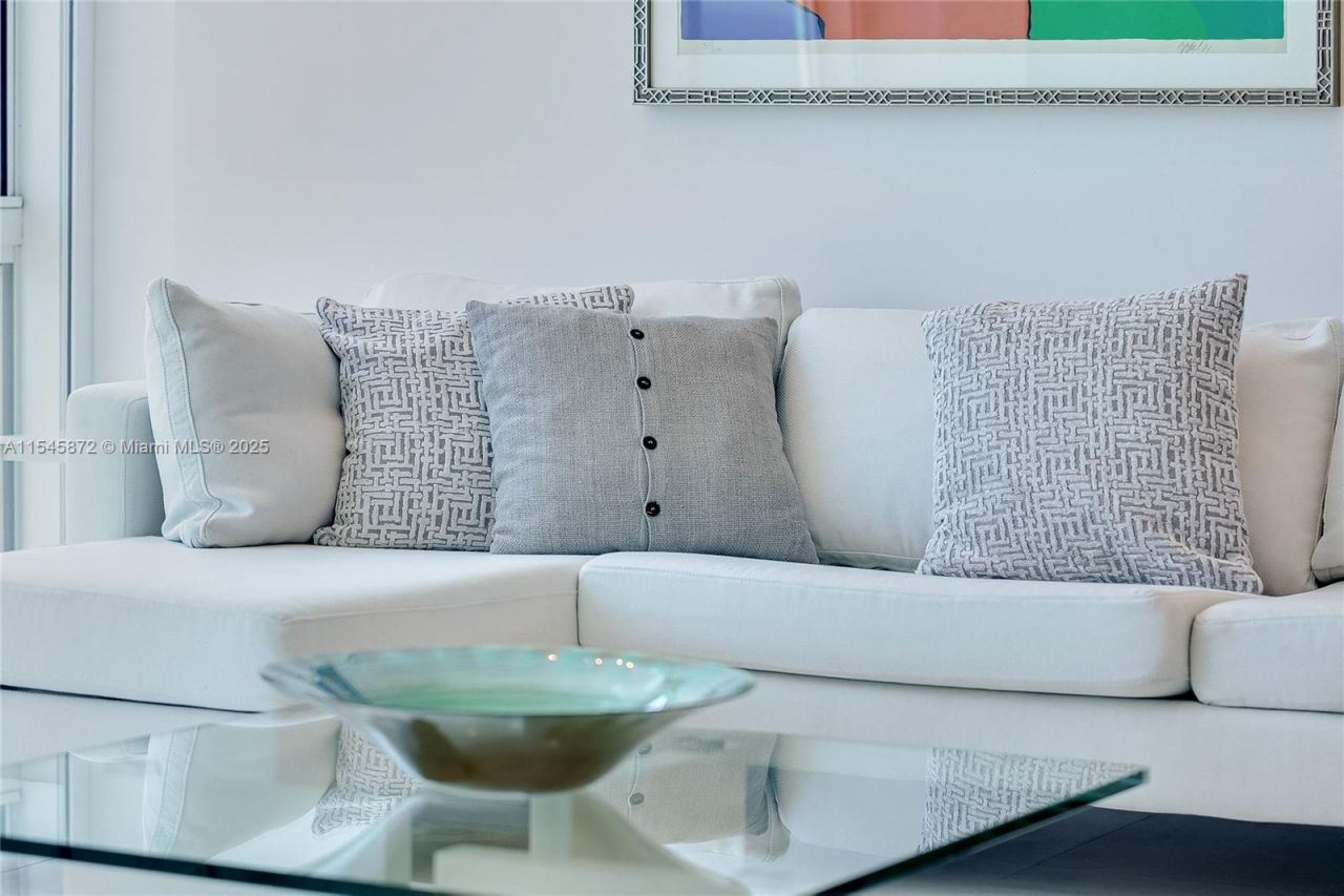 6801 Collins Ave, Unit 1206, Miami Beach, FL 33141 Photo