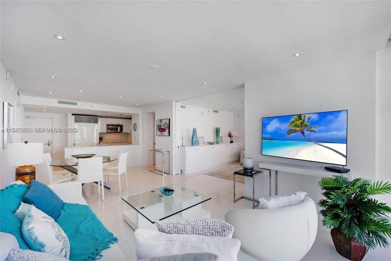 6801 Collins Ave, Unit 1206, Miami Beach, FL 33141 Photo