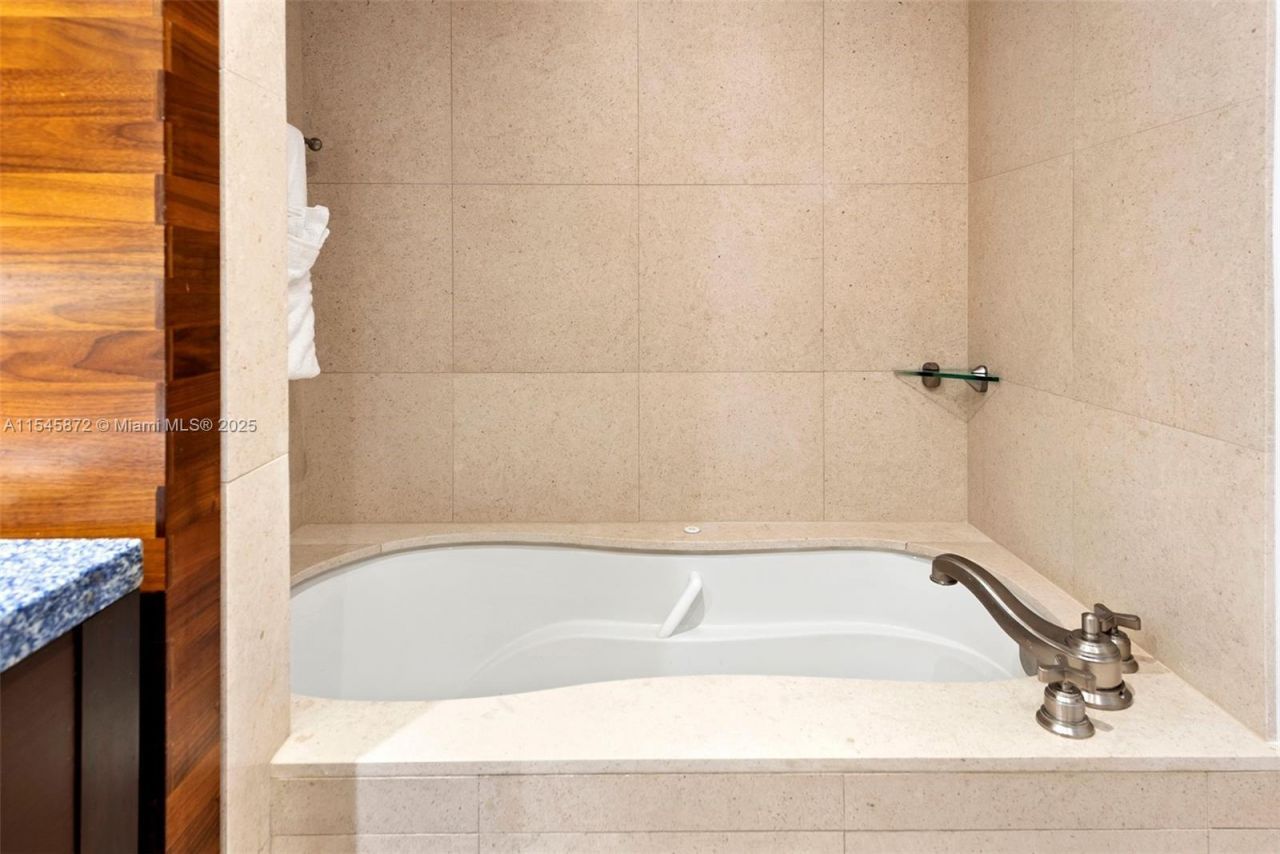 6801 Collins Ave, Unit 1206, Miami Beach, FL 33141 Photo