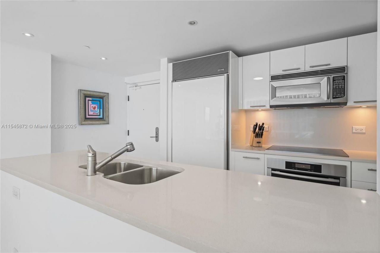 6801 Collins Ave, Unit 1206, Miami Beach, FL 33141 Photo