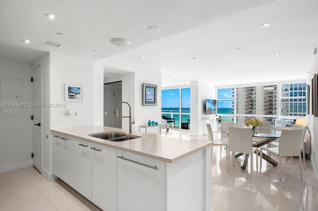 6801 Collins Ave, Unit 1206, Miami Beach, FL 33141 Photo