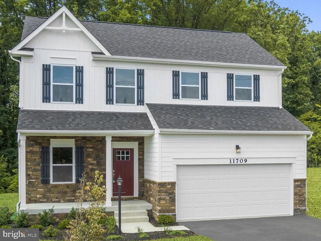 2 Millfield Dr, Warrenton, VA 20187 Main Photo