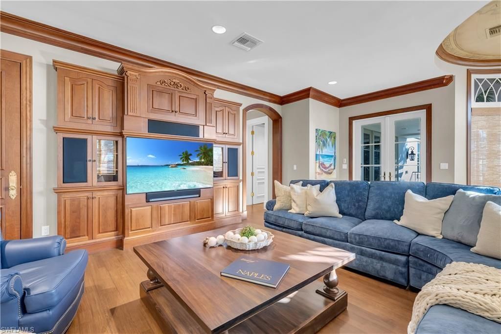 40 5th Ave S, Naples, FL 34102 Photo