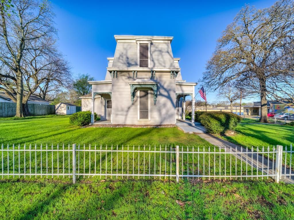 400 S Washington Street, Pilot Point, TX 76258 Main Photo