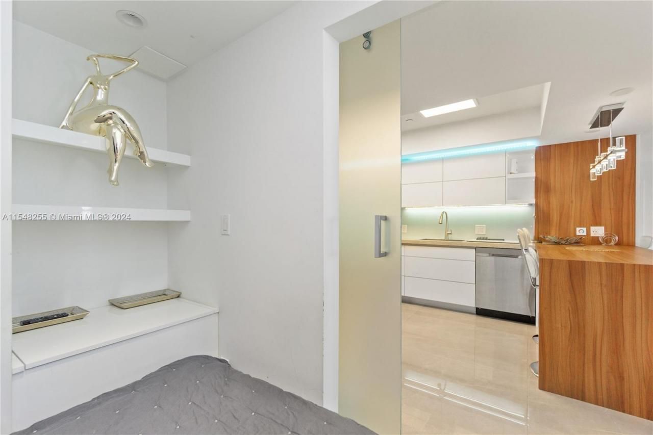 100 Lincoln Rd, Unit 1602, Miami Beach, FL 33139 Photo