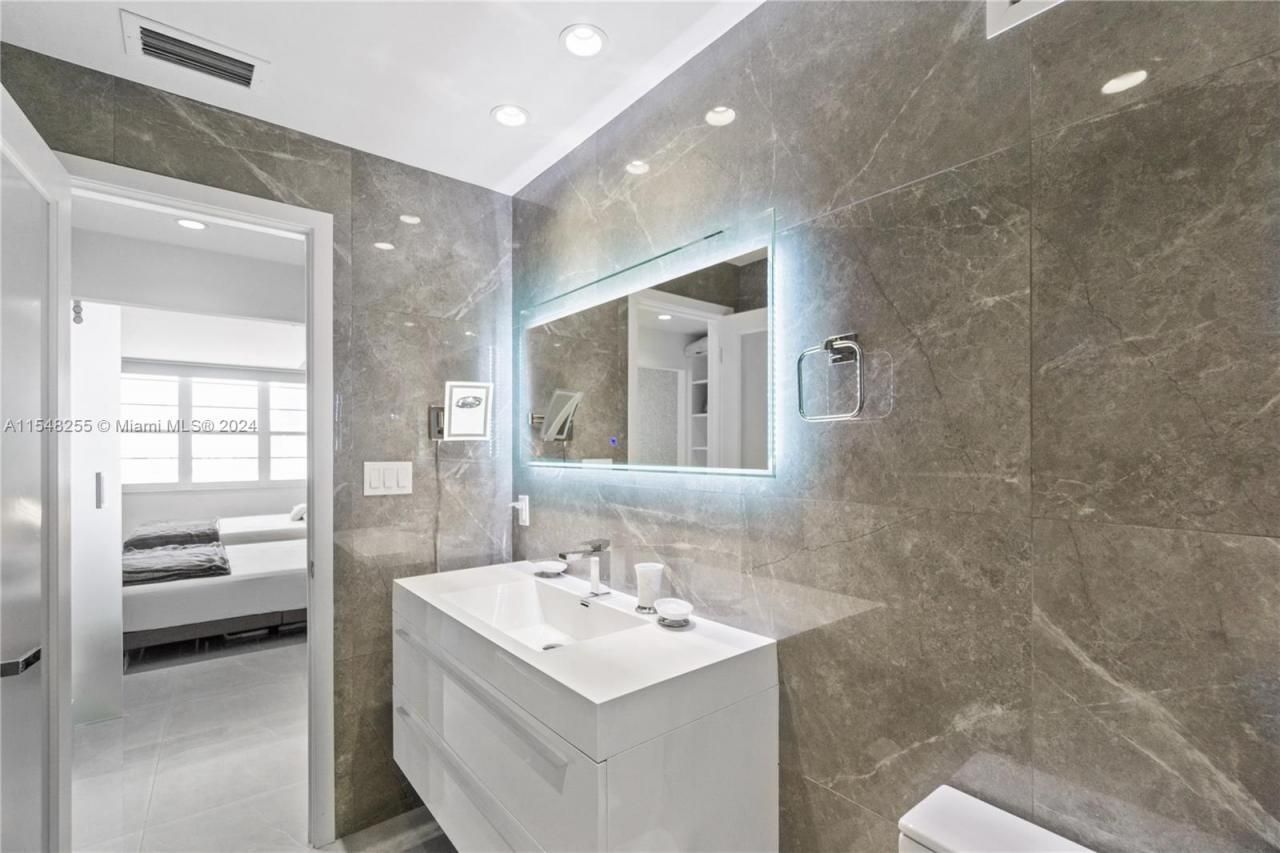 100 Lincoln Rd, Unit 1602, Miami Beach, FL 33139 Photo