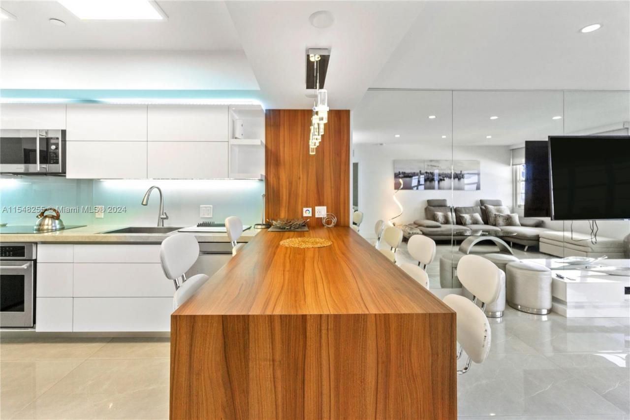100 Lincoln Rd, Unit 1602, Miami Beach, FL 33139 Photo