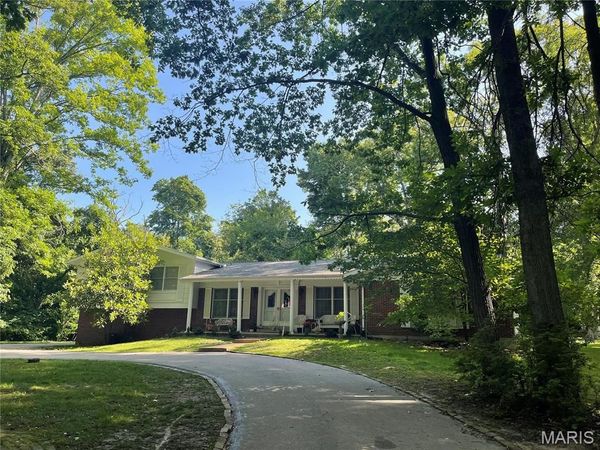 17421 Private Valley Lane, Chesterfield, MO 63005