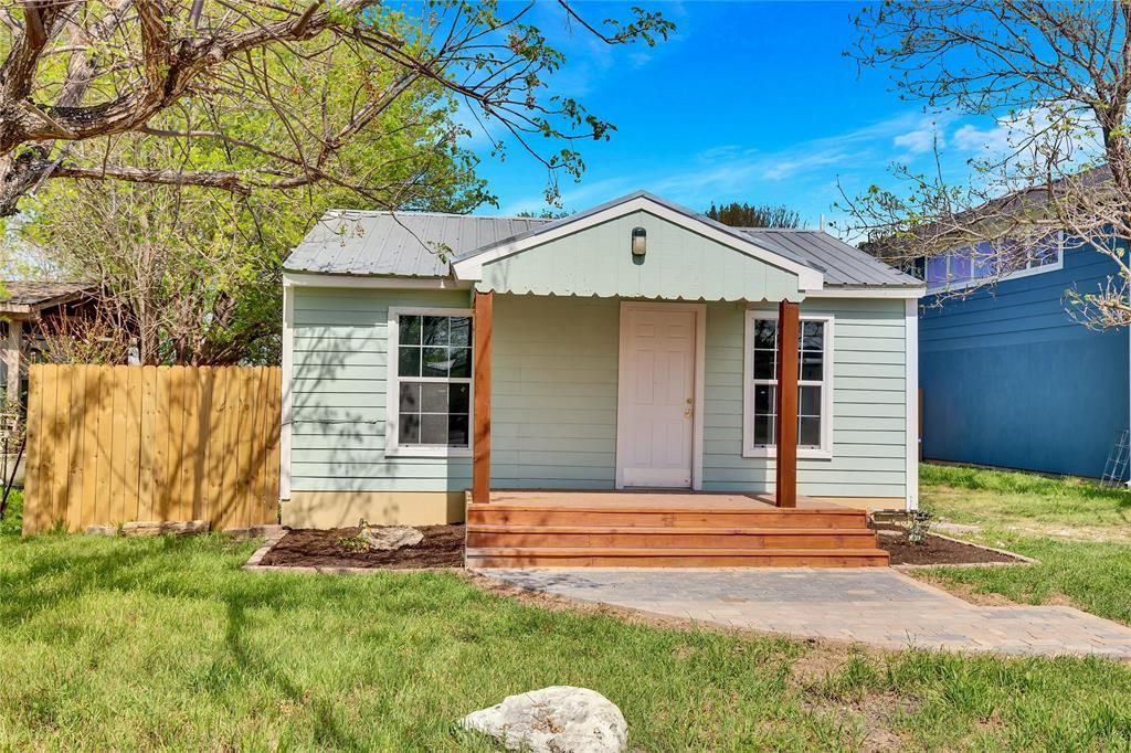211 E Burton St, Manor, TX 78653 Main Photo