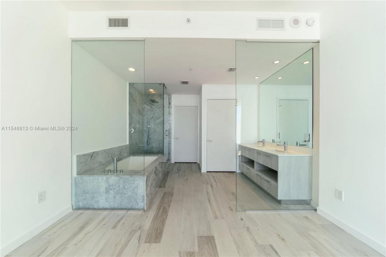 480 NE 31st St, Unit 2202, Miami, FL 33137 Photo