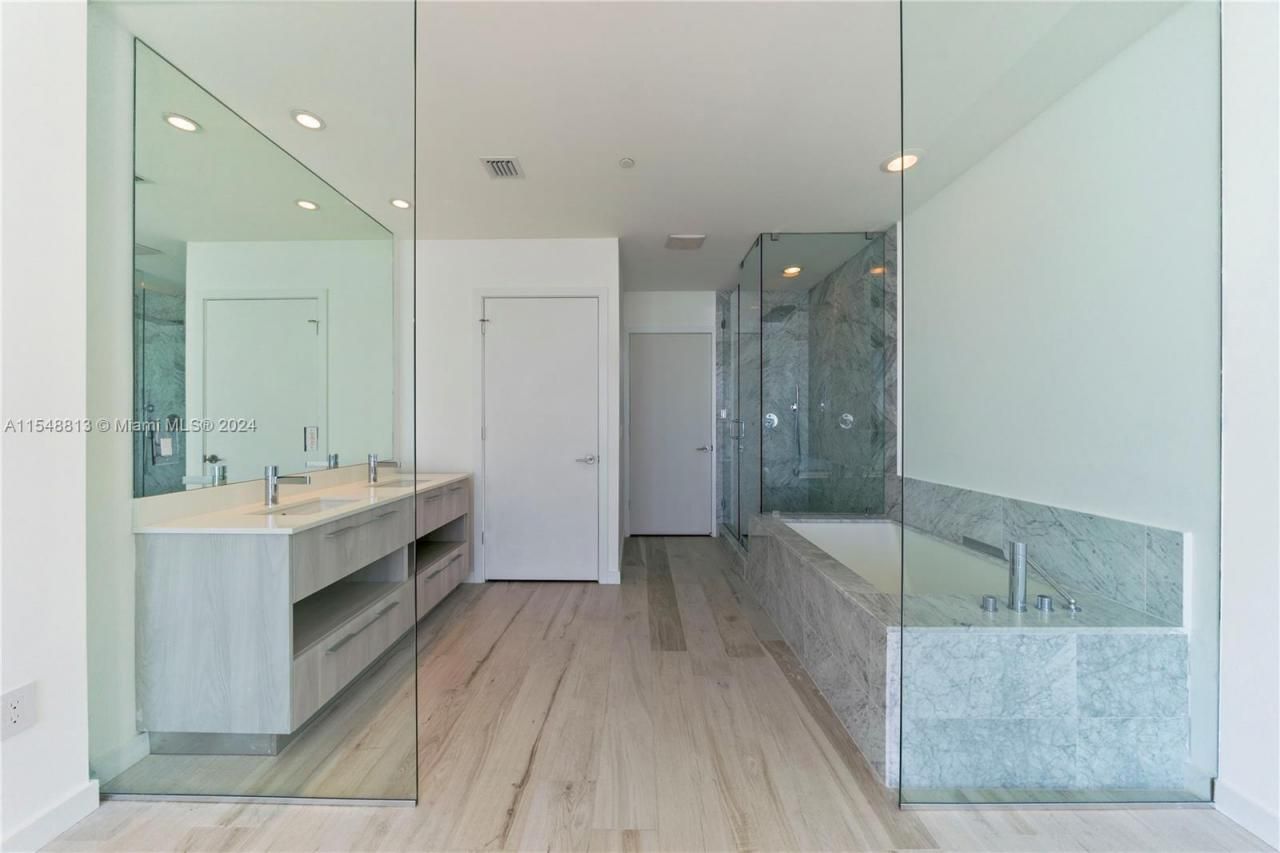 480 NE 31st St, Unit 2202, Miami, FL 33137 Photo